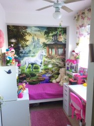 Фотообои единороги в интерьере детской комнаты для девочки